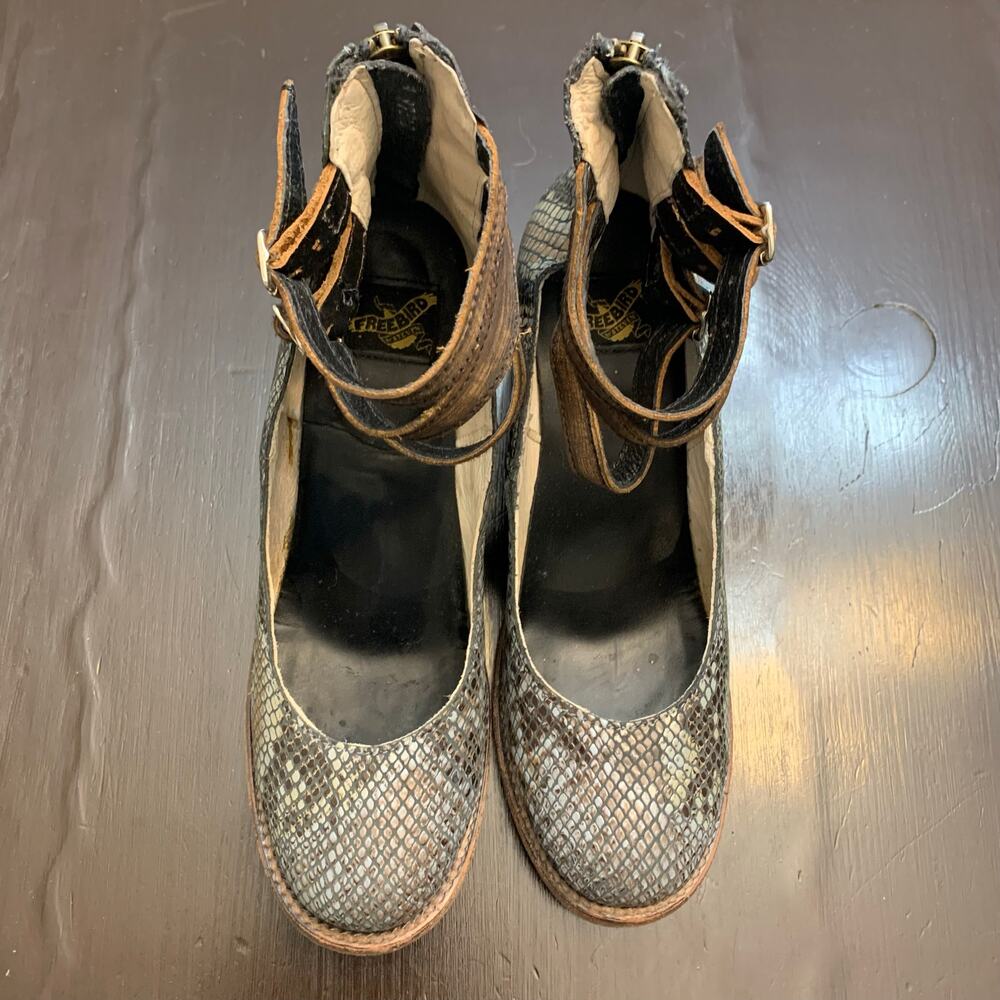 Women’s Freebird Randi Shoes Grey Snakeskin Size 8 EUC! - Picture 5 of 8